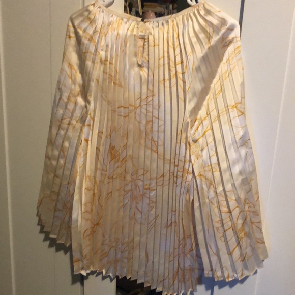 Alfani Hollywood Glam unique Pleated Blouse with back button closure XL - Picture 4 of 6
